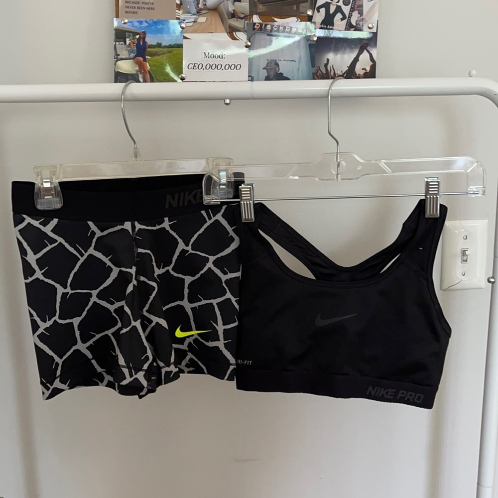Nike pro sports bra and spandex set!! Size small